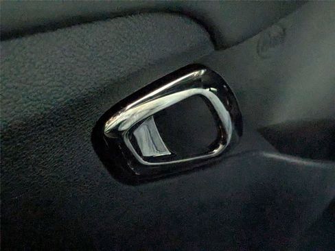 Used 2016 Dodge Challenger SRT Hellcat RWD image 19