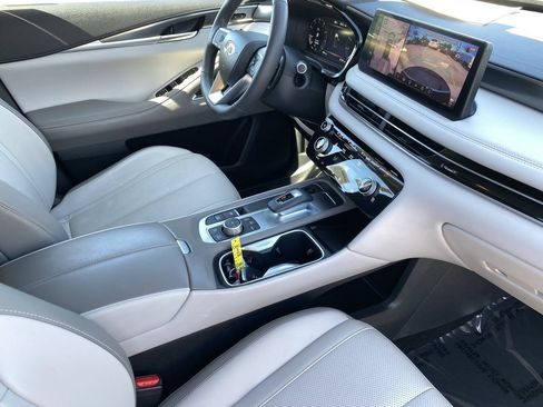 Certified 2026 INFINITI QX60 Luxe FWD image 9