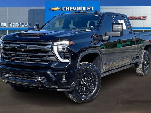 Used 2024 Chevrolet Silverado 2500 High Country w/ High Country Premium Package AWD/4WD image 3
