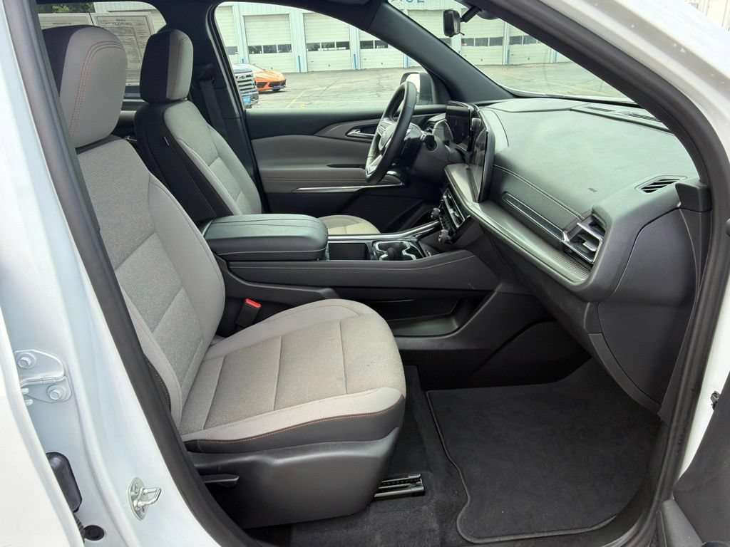 Used 2026 Chevrolet Traverse LT w/ Driver Confidence Package FWD image 11