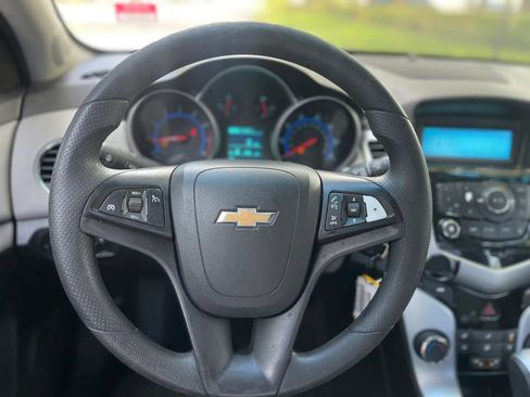 Used 2015 Chevrolet Cruze LS image 28