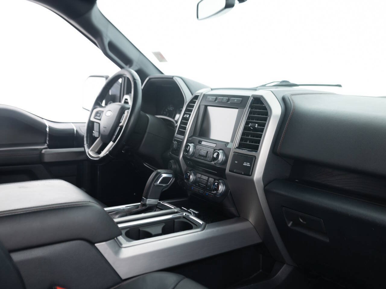 Used 2018 Ford F150 Platinum w/ Equipment Group 701A Luxury AWD/4WD image 34