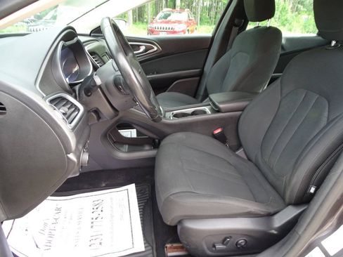Used 2016 Chrysler 200 Limited Sedan FWD image 2