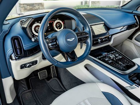 Used 2025 Aston Martin DBX 707 image 3