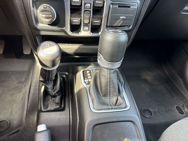 Used 2024 Jeep Wrangler Unlimited Sahara AWD/4WD image 32