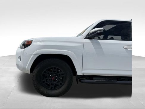 Used 2023 Toyota 4Runner SR5 Premium w/ Moonroof Package RWD image 19