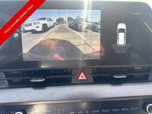 Used 2025 Kia Sportage EX FWD image 9