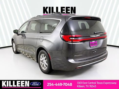 Used 2022 Chrysler Pacifica Touring-L image 4