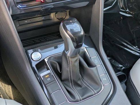 New 2026 Volkswagen Taos SE image 13