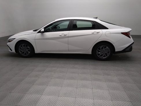 Used 2024 Hyundai Elantra SEL FWD image 3