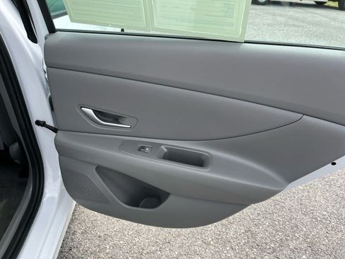 Used 2025 Hyundai Elantra SEL FWD image 29