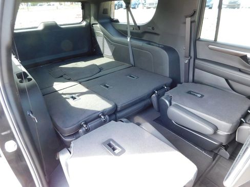 Used 2025 Chevrolet Suburban Premier image 33