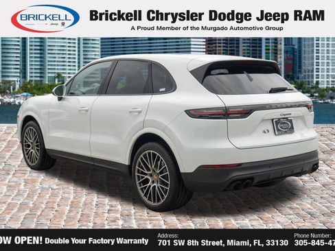 Used 2022 Porsche Cayenne Platinum Edition AWD/4WD image 3