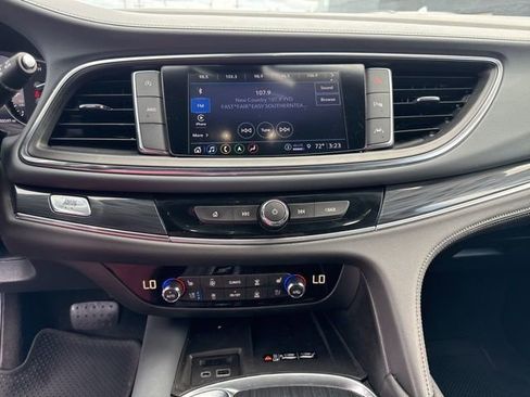 Used 2024 Buick Enclave Premium image 20