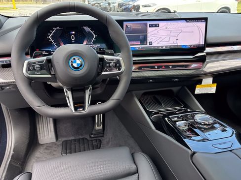 New 2027 BMW 550e xDrive w/ Executive Package AWD/4WD image 18