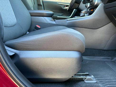 Used 2019 Toyota RAV4 XLE w/ Convenience Package image 25