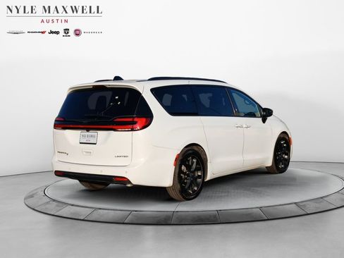 Used 2026 Chrysler Pacifica Limited w/ S Appearance Package FWD image 16
