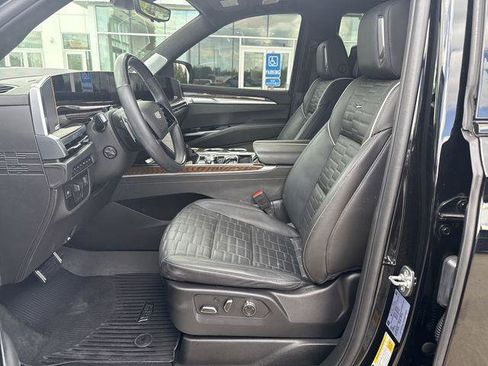 Certified 2025 Cadillac Escalade Sport Platinum w/ LPO, Floor Liner Package AWD/4WD image 10