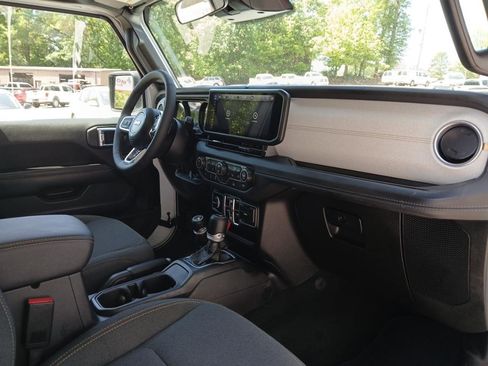 Used 2026 Jeep Wrangler Sahara image 16