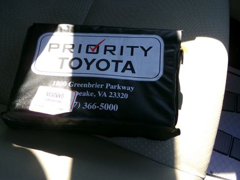 Used 2014 Toyota Prius V Three image 17