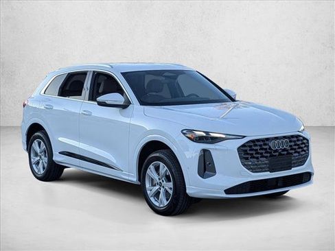 Certified 2025 Audi Q5 Premium w/ Convenience Package image 3