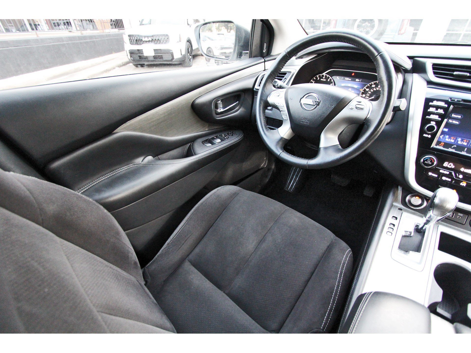 Used 2018 Nissan Murano SV FWD image 11