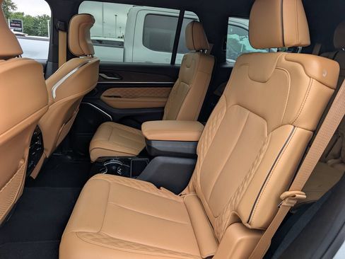 Used 2024 Jeep Grand Cherokee L Summit AWD/4WD image 28