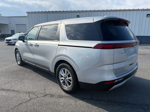 Used 2022 Kia Carnival LX FWD image 8