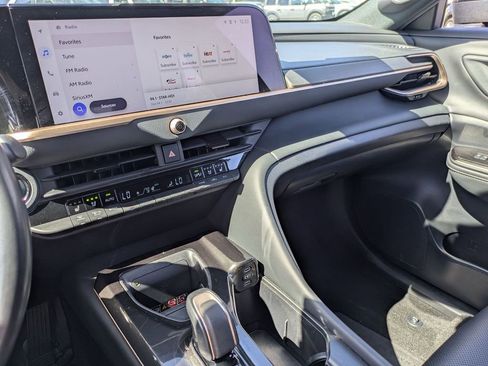 Used 2024 Toyota Crown Limited image 20