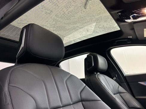 Certified 2023 BMW 760i xDrive image 27