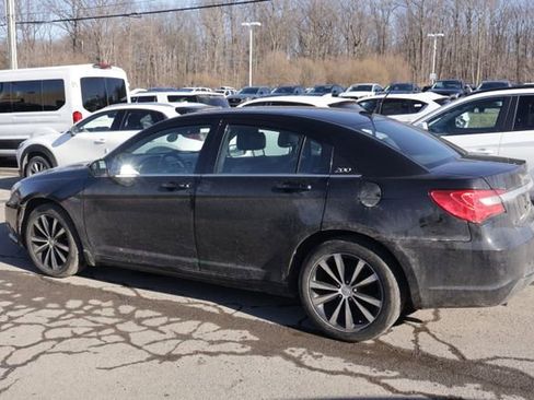 Used 2013 Chrysler 200 Limited image 2