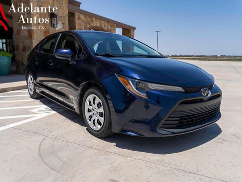 Used 2025 Toyota Corolla LE FWD image 4