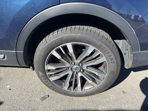 Used 2017 Ford Explorer Platinum image 8