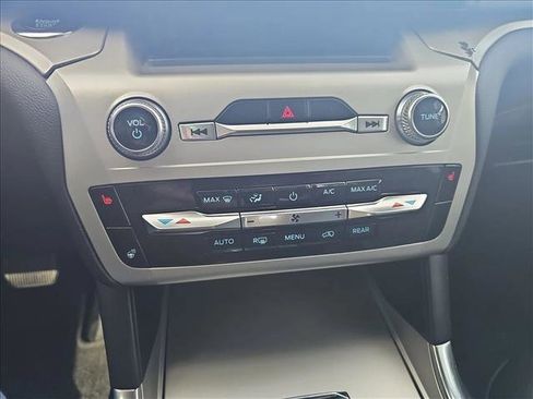 Used 2022 Ford Explorer XLT w/ Equipment Group 202A image 21