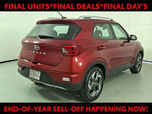 Certified 2024 Hyundai Venue SEL image 8