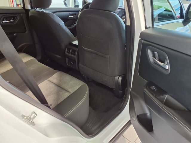 Used 2025 Nissan Rogue SV FWD image 25
