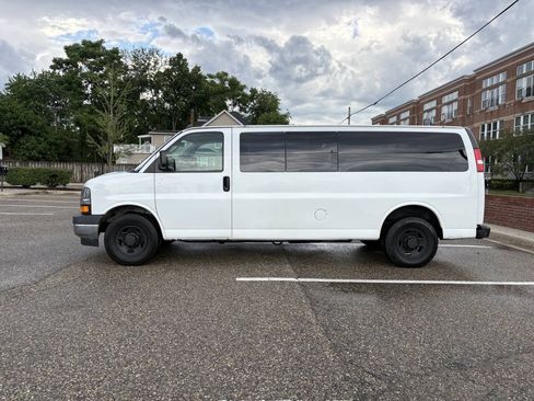 Used 2019 Chevrolet Express 3500 LT w/ LT Preferred Equipment Group RWD image 14