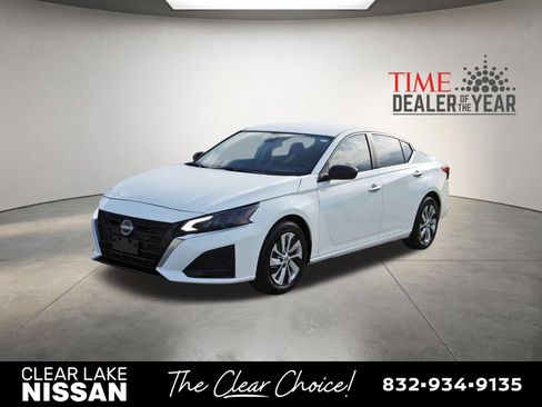 Used 2025 Nissan Altima 2.5 S FWD image 3