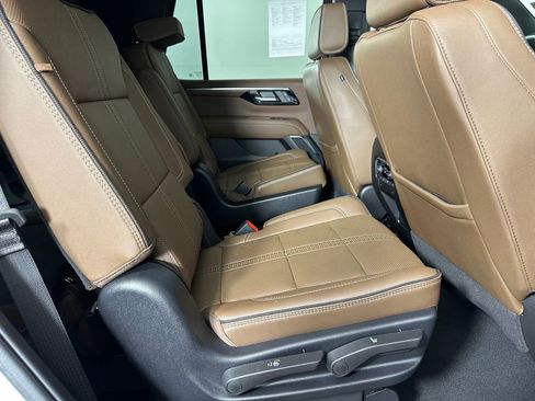 Used 2025 Chevrolet Tahoe High Country image 33