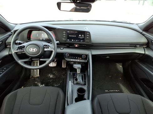 Certified 2025 Hyundai Elantra Sport image 15