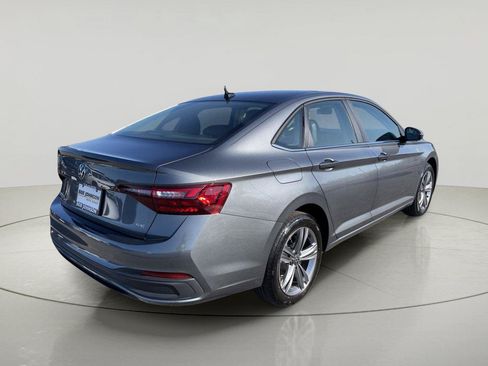 Used 2024 Volkswagen Jetta SE FWD image 7