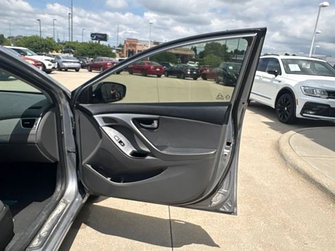 Used 2015 Hyundai Elantra Limited FWD image 21