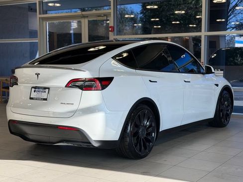 Used 2022 Tesla Model Y Performance AWD/4WD image 12