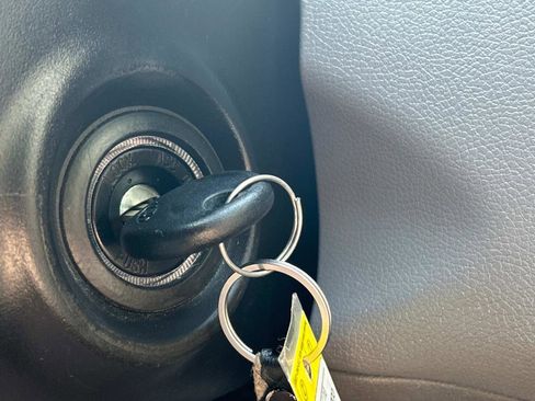 Used 2013 Hyundai Elantra GLS w/ Preferred Pkg image 31