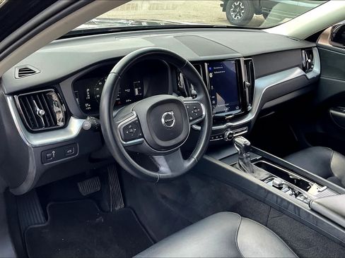 Used 2019 Volvo XC60 T5 Momentum FWD image 17
