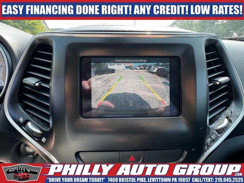 Used 2019 Jeep Cherokee Latitude Plus AWD/4WD image 26