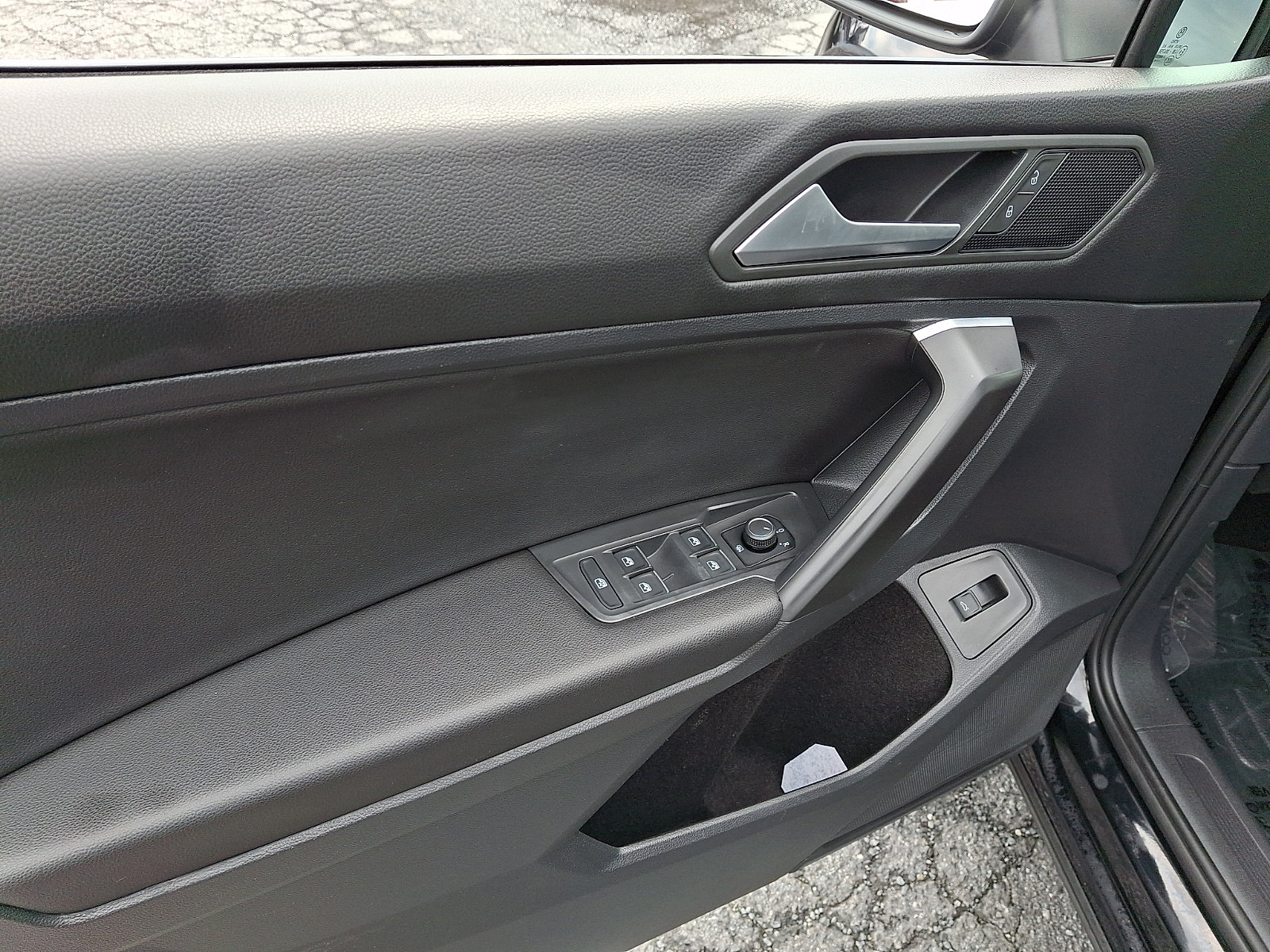 Used 2021 Volkswagen Tiguan SEL AWD/4WD image 12