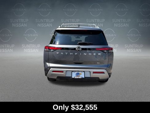 Used 2025 Nissan Pathfinder SL FWD image 4