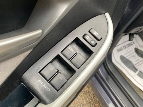 Used 2012 Toyota Prius Three FWD image 12