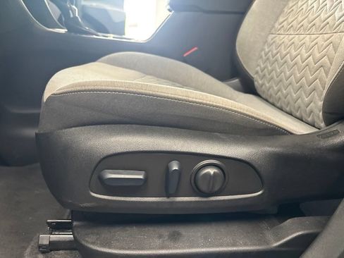 Used 2023 Chevrolet Equinox LS AWD/4WD image 25